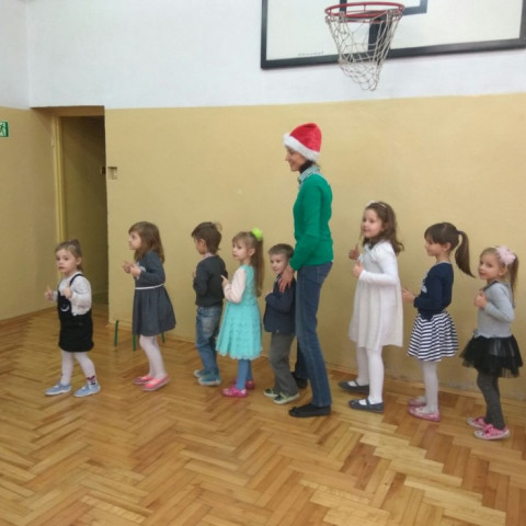 Powiększ obraz: Święty Mikołaj zawitał do przedszkola