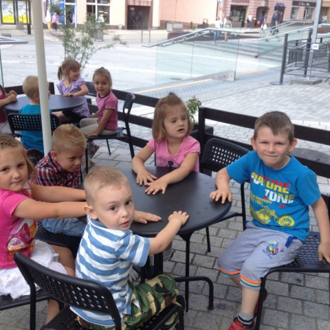 Powiększ obraz: Spotkanie przedszkolaków z poetką w Miejskiej Bibliotece Publicznej w Jaworznie