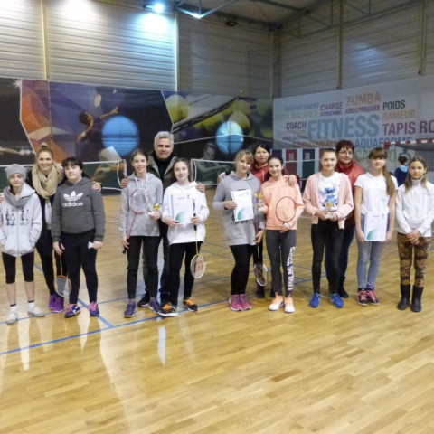 Powiększ obraz: Złoto dla SP 9 w Mistrzostwach Jaworzna w badmintonie drużynowym